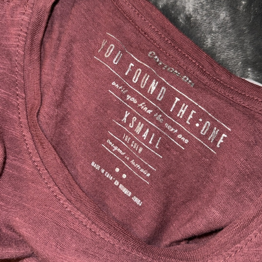 V neck - Picture 3 of 3